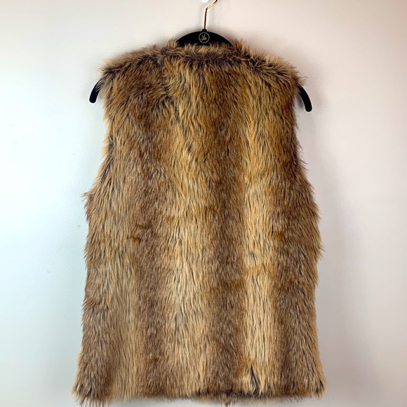 Red Snap Faux Fur Vest - Picture 2 of 6